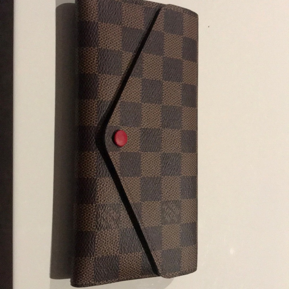 Louis Vuitton women’s wallet 1000 percent real